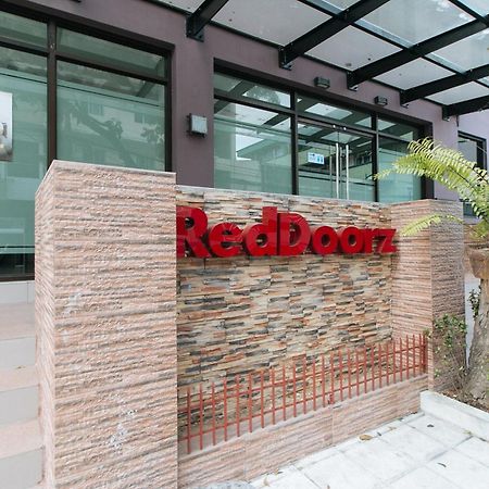 Reddoorz Plus At Evangelista Street Makati Makati City Exterior foto