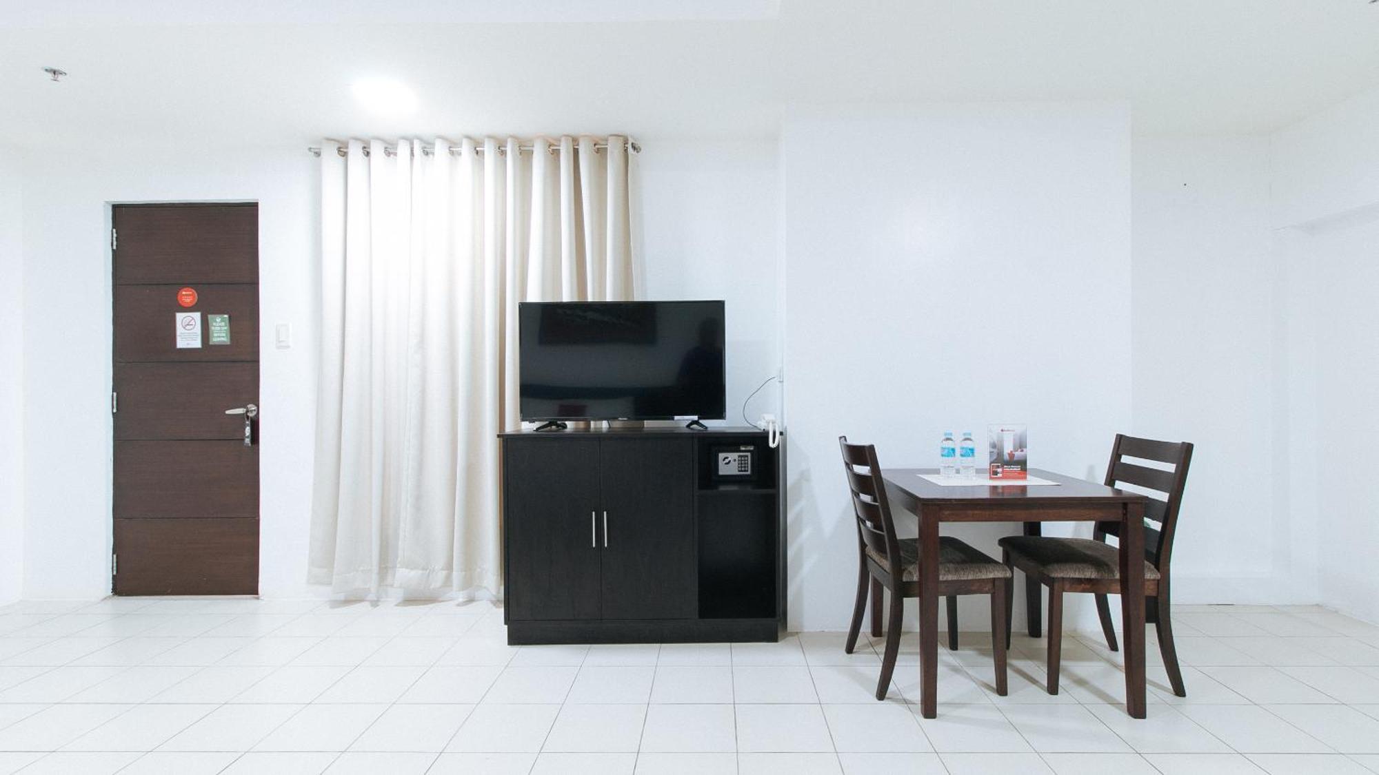 Reddoorz Plus At Evangelista Street Makati Makati City Exterior foto