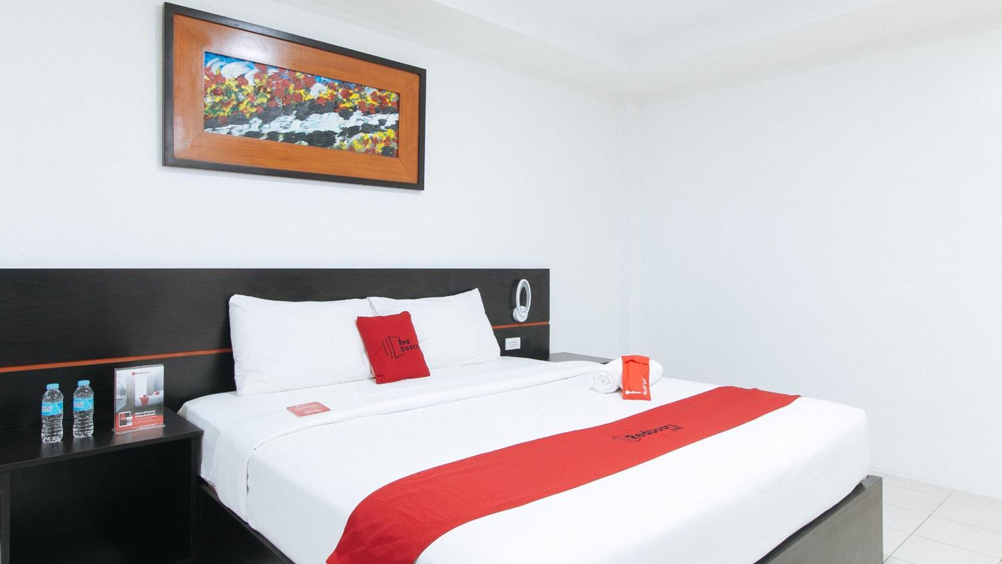 Reddoorz Plus At Evangelista Street Makati Makati City Exterior foto