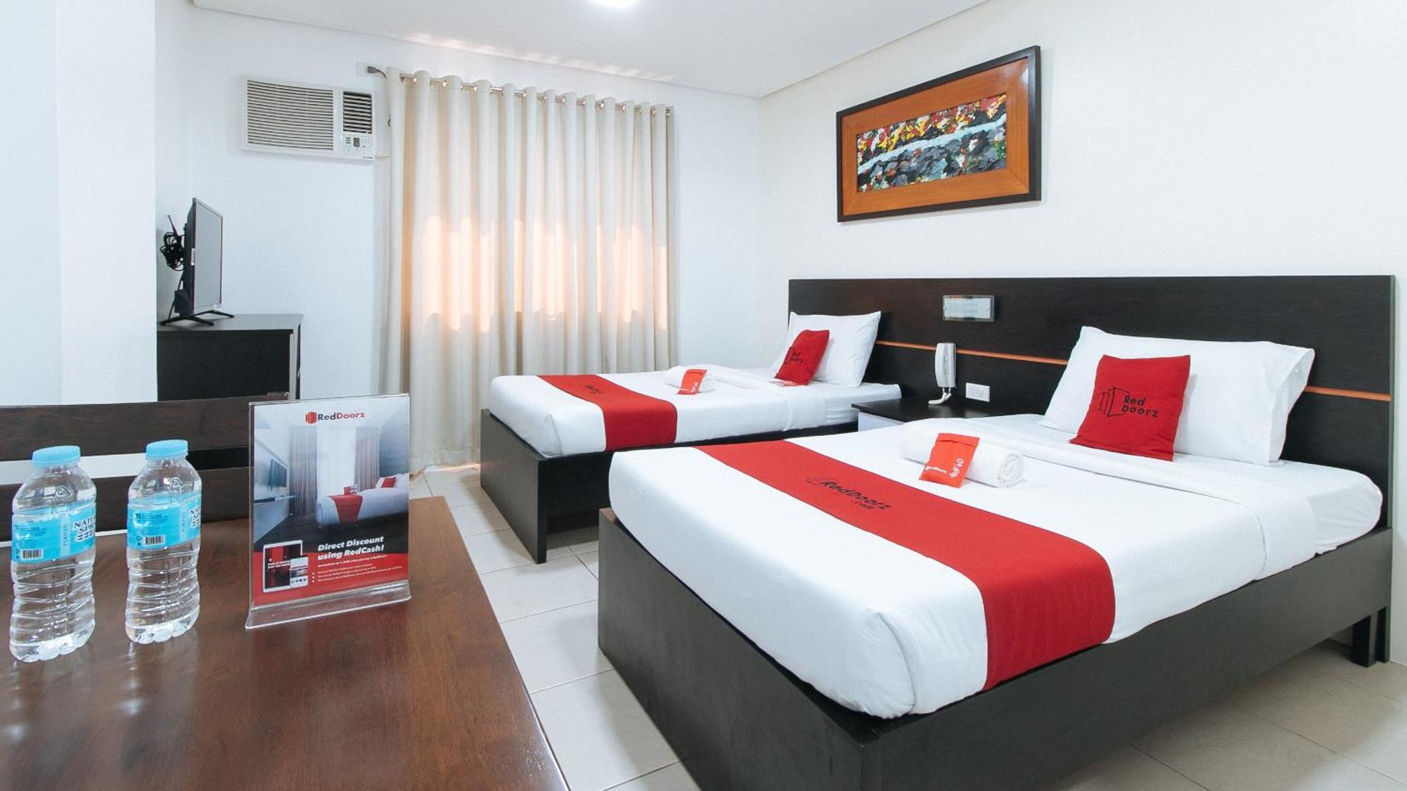 Reddoorz Plus At Evangelista Street Makati Makati City Exterior foto