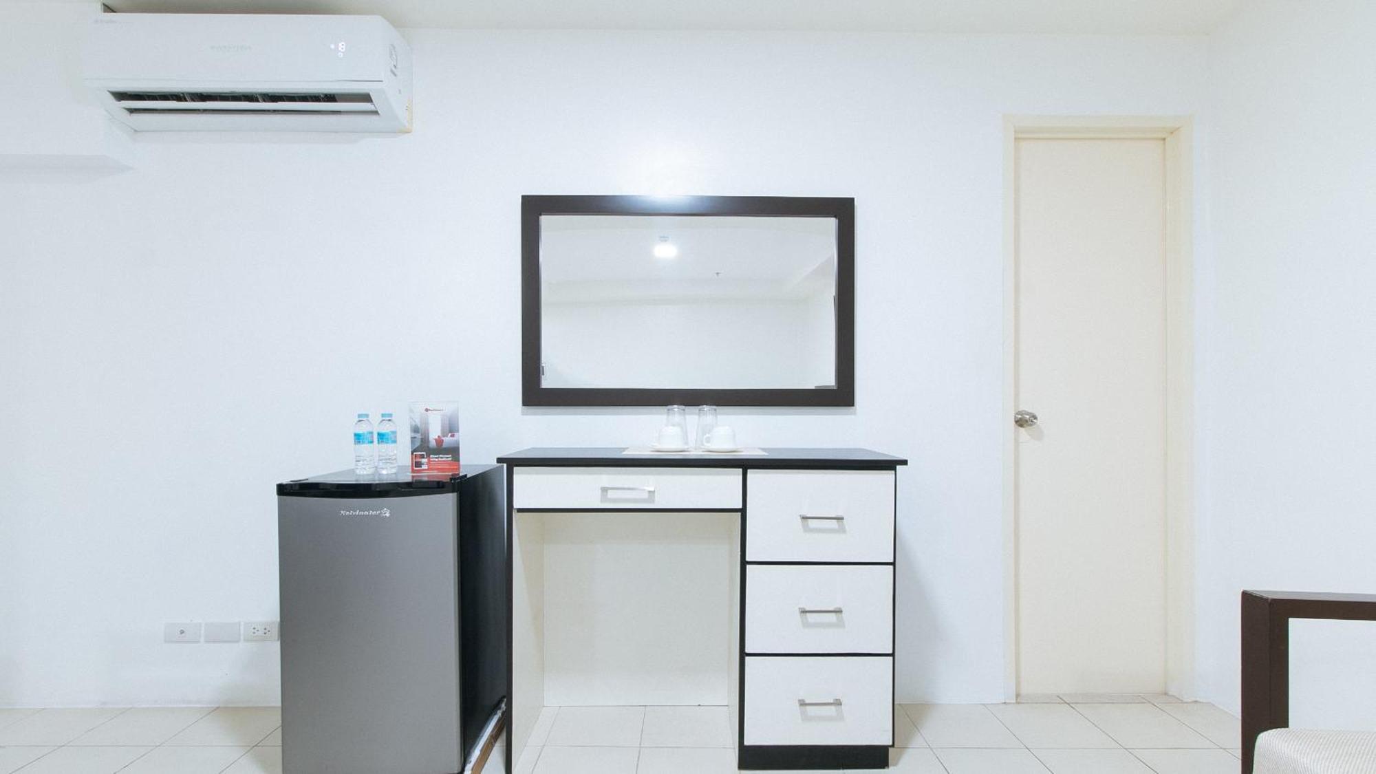 Reddoorz Plus At Evangelista Street Makati Makati City Exterior foto