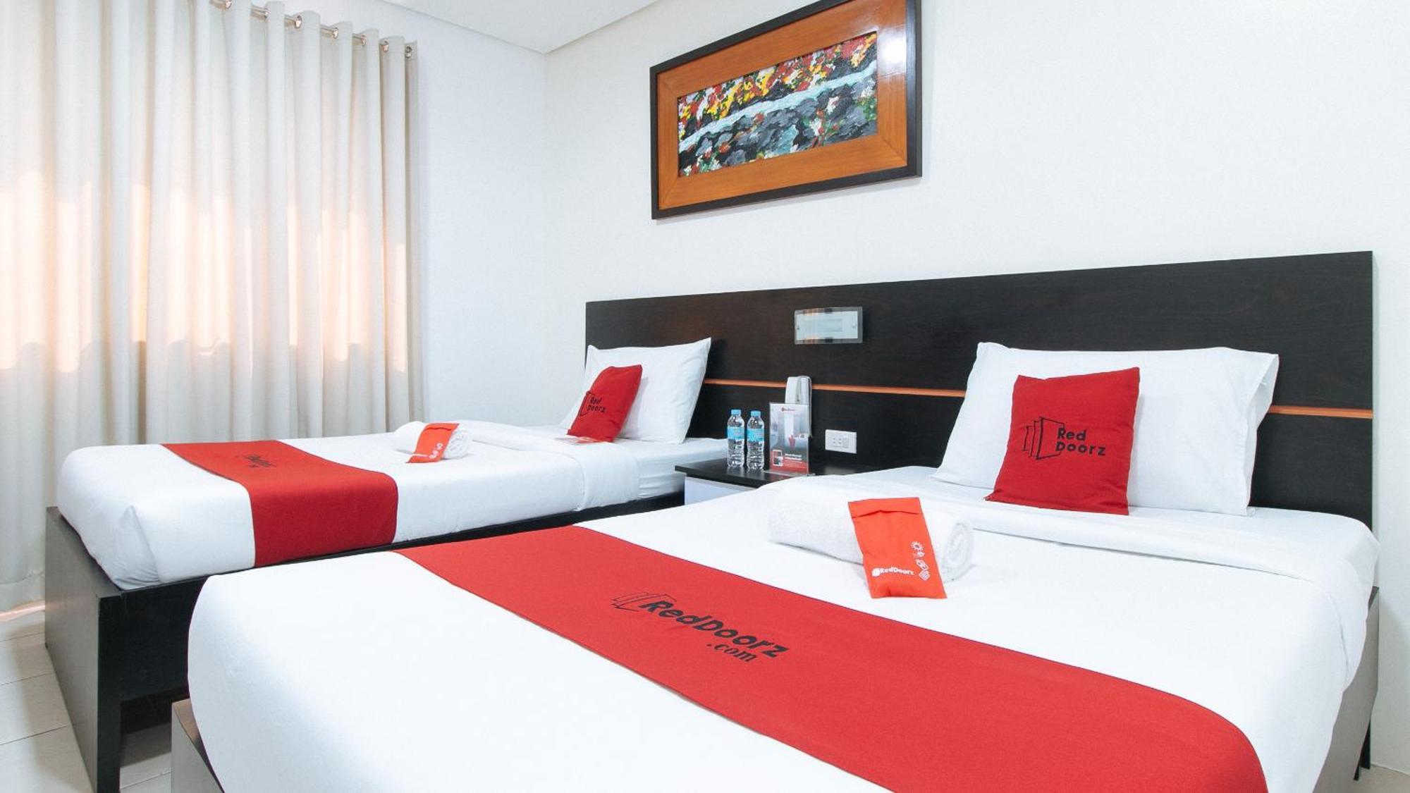 Reddoorz Plus At Evangelista Street Makati Makati City Exterior foto