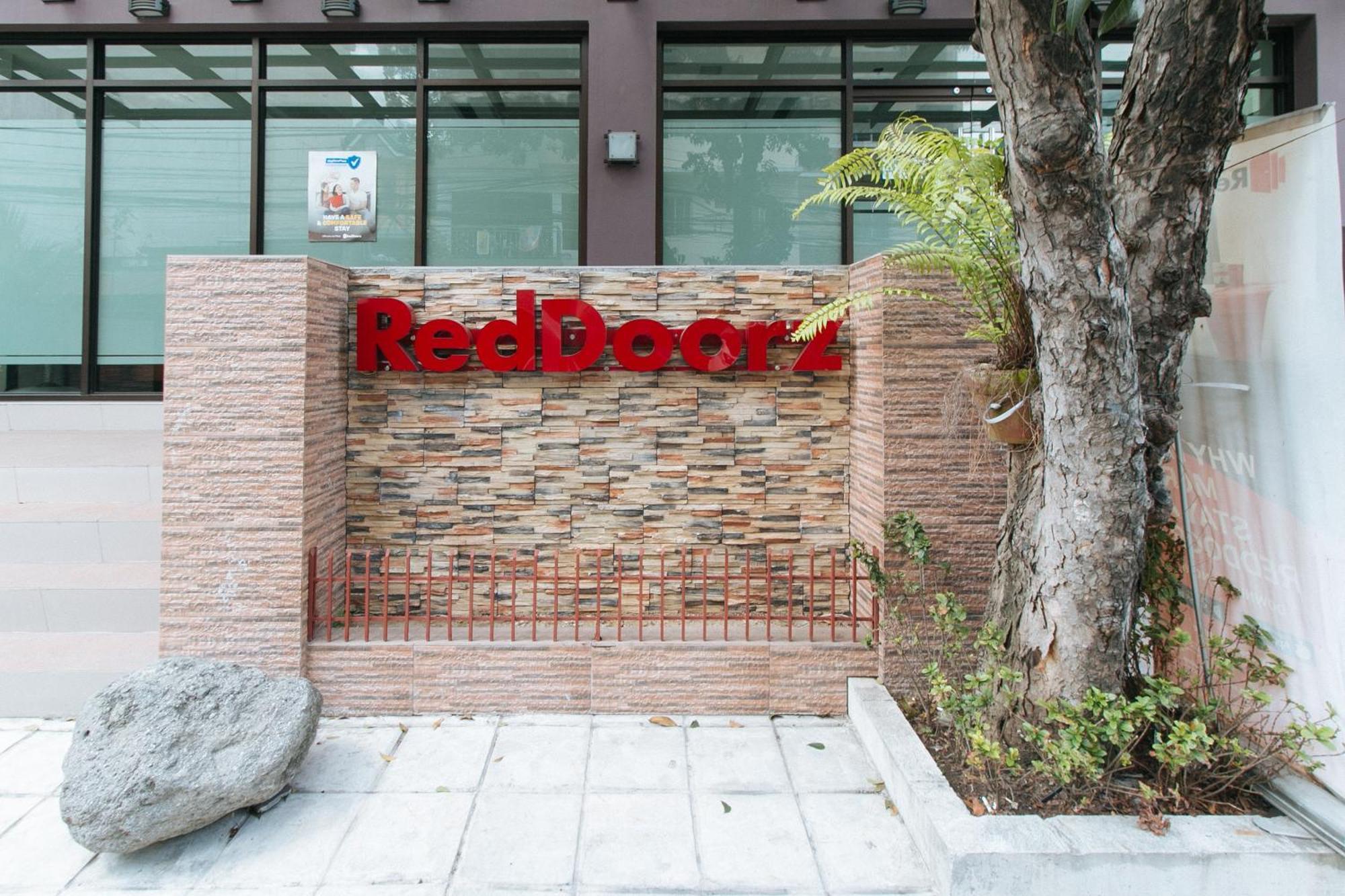 Reddoorz Plus At Evangelista Street Makati Makati City Exterior foto