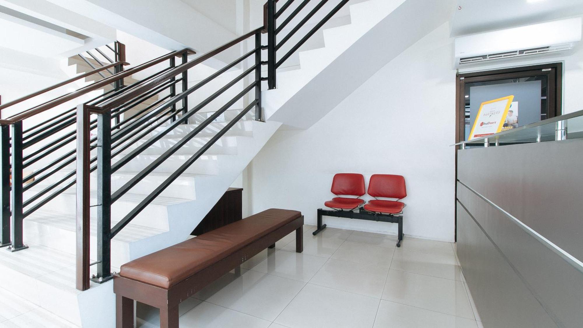 Reddoorz Plus At Evangelista Street Makati Makati City Exterior foto