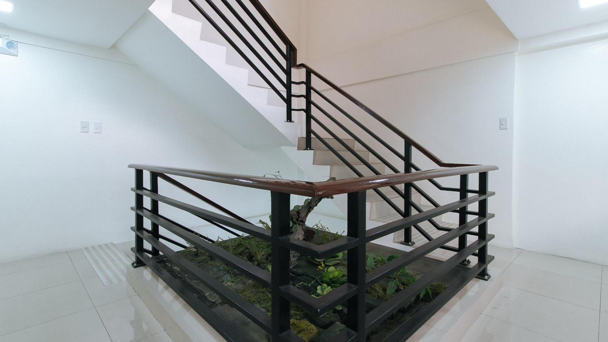 Reddoorz Plus At Evangelista Street Makati Makati City Exterior foto